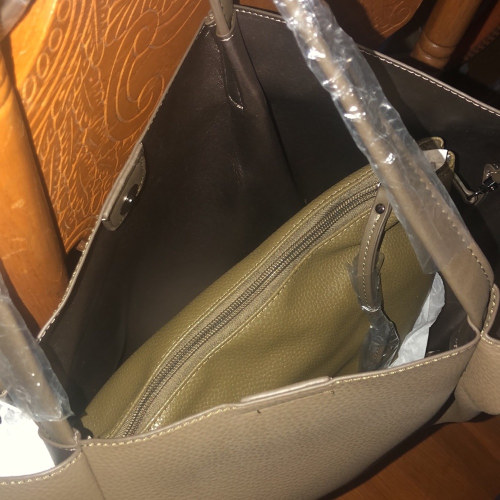 URBAN Tote bag BNWTags Olive green with a zippered middle section. BLOOMINGDALES - Picture 5 of 6
